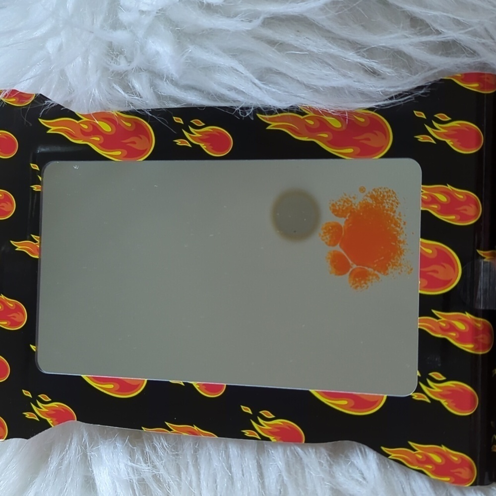 Cheetos Flamin Hot Crunchy Eyeshadow Palette - Picture 3 of 3
